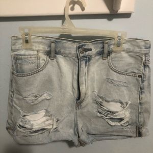 Women’s American Eagle mom shorts size 8.